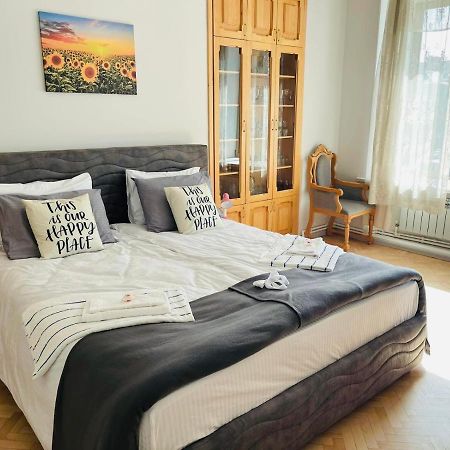 Spacious 2 Bedrooms In The Center Of Erivan Exterior foto