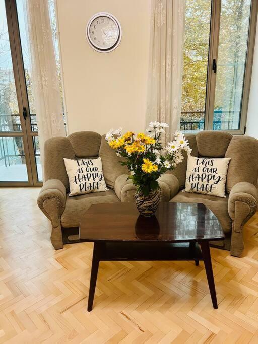Spacious 2 Bedrooms In The Center Of Erivan Exterior foto