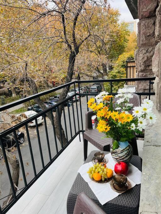 Spacious 2 Bedrooms In The Center Of Erivan Exterior foto