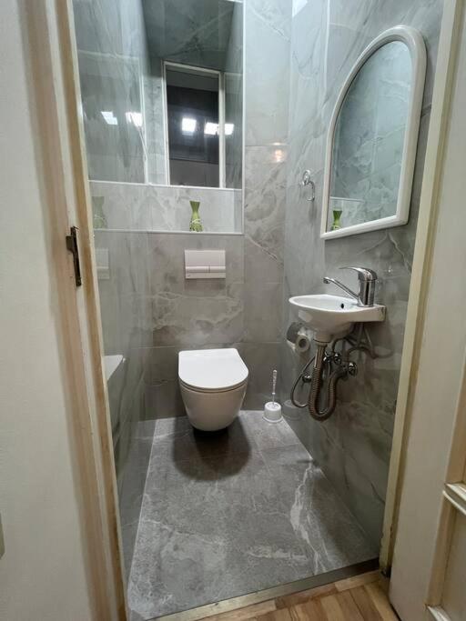 Spacious 2 Bedrooms In The Center Of Erivan Exterior foto