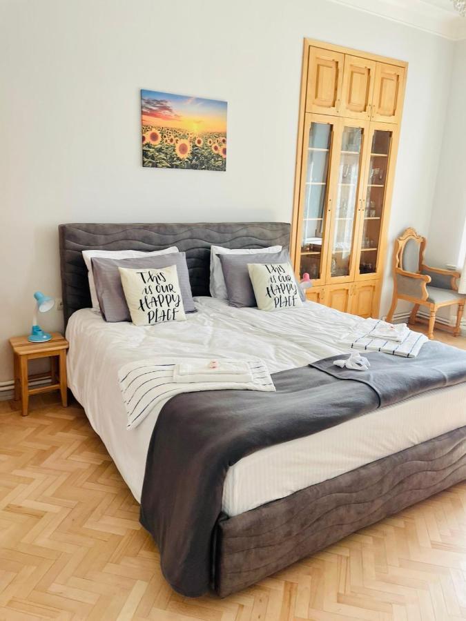 Spacious 2 Bedrooms In The Center Of Erivan Exterior foto