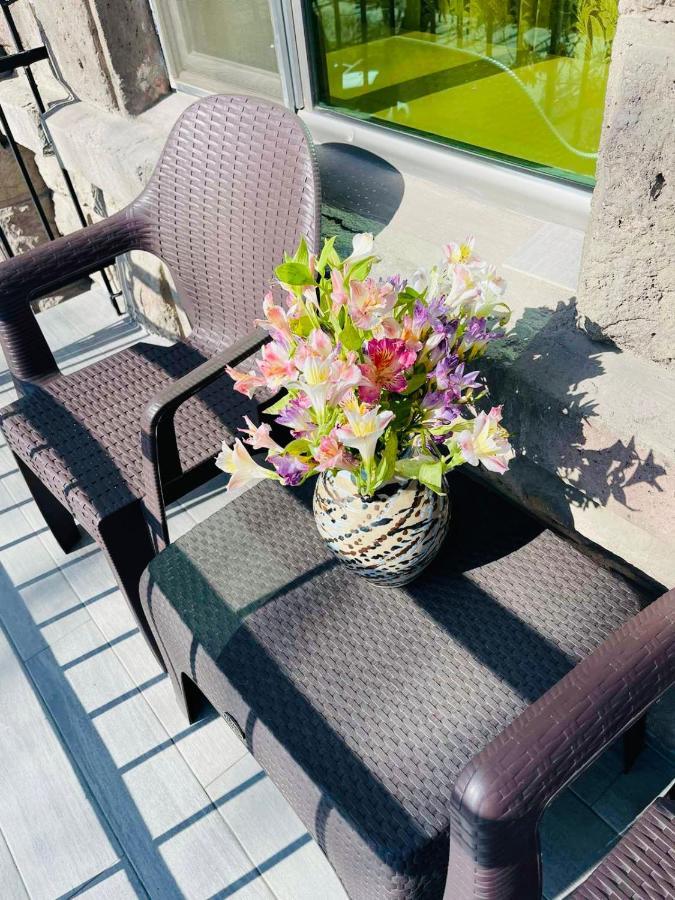 Spacious 2 Bedrooms In The Center Of Erivan Exterior foto